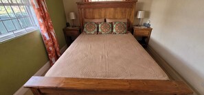 3 bedrooms, desk, iron/ironing board, free WiFi