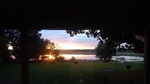 A view of a lake at sunset with trees and a dock. - Peaceful Lakefront Getaway, Stunning Sunsets & Waterfront Relaxation (Keystone Heights)