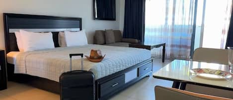 1 slaapkamer, een strijkplank/strijkijzer, gratis wifi, beddengoed