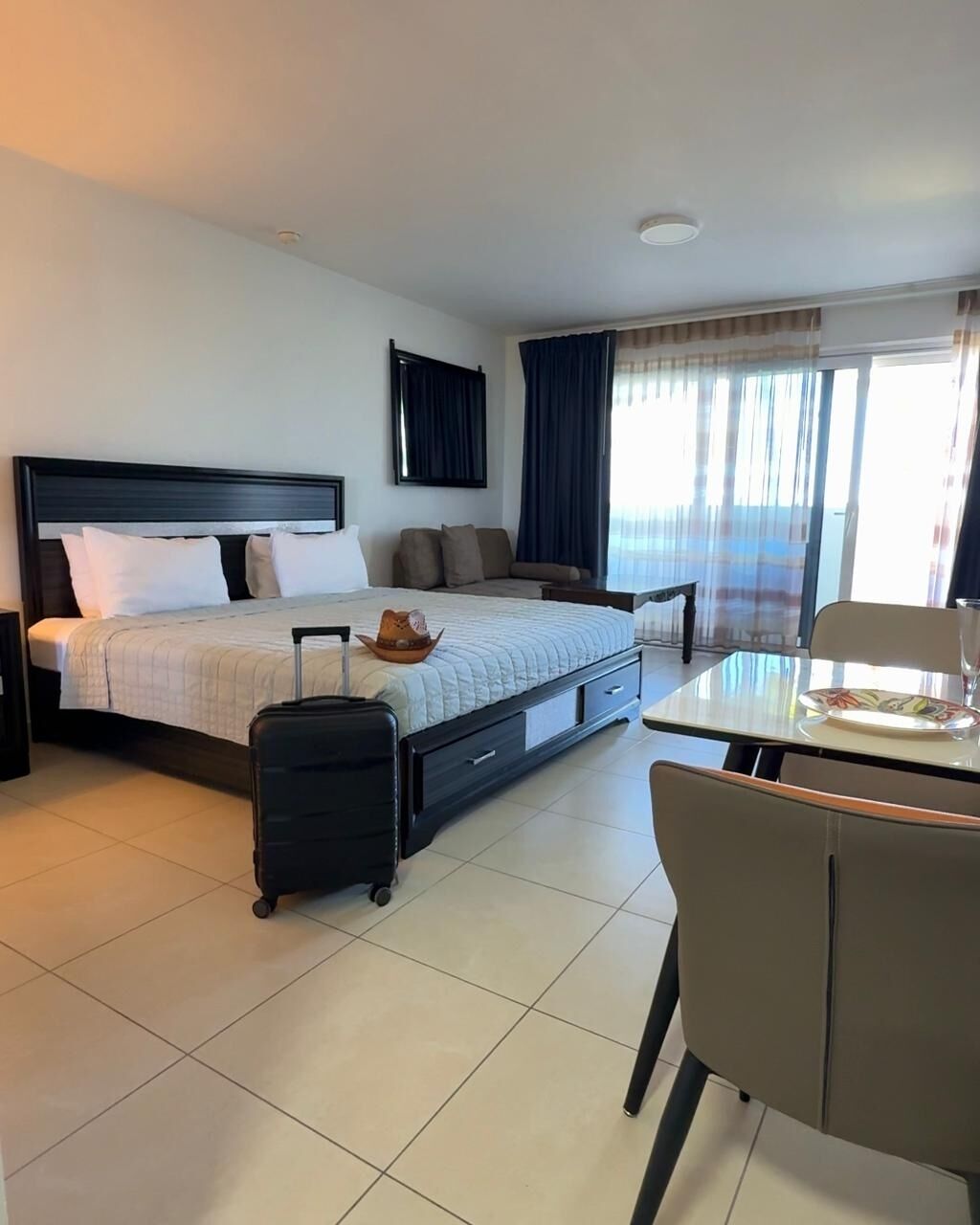 1 bedroom, in-room safe, iron/ironing board, free WiFi