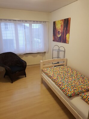 4 bedrooms, WiFi, bed sheets