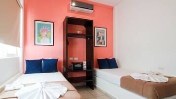 Habitación estándar | Minibar y caja de seguridad en la habitación