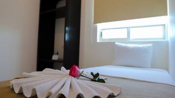 Habitación individual básica, 1 cama individual | Minibar y caja de seguridad en la habitación