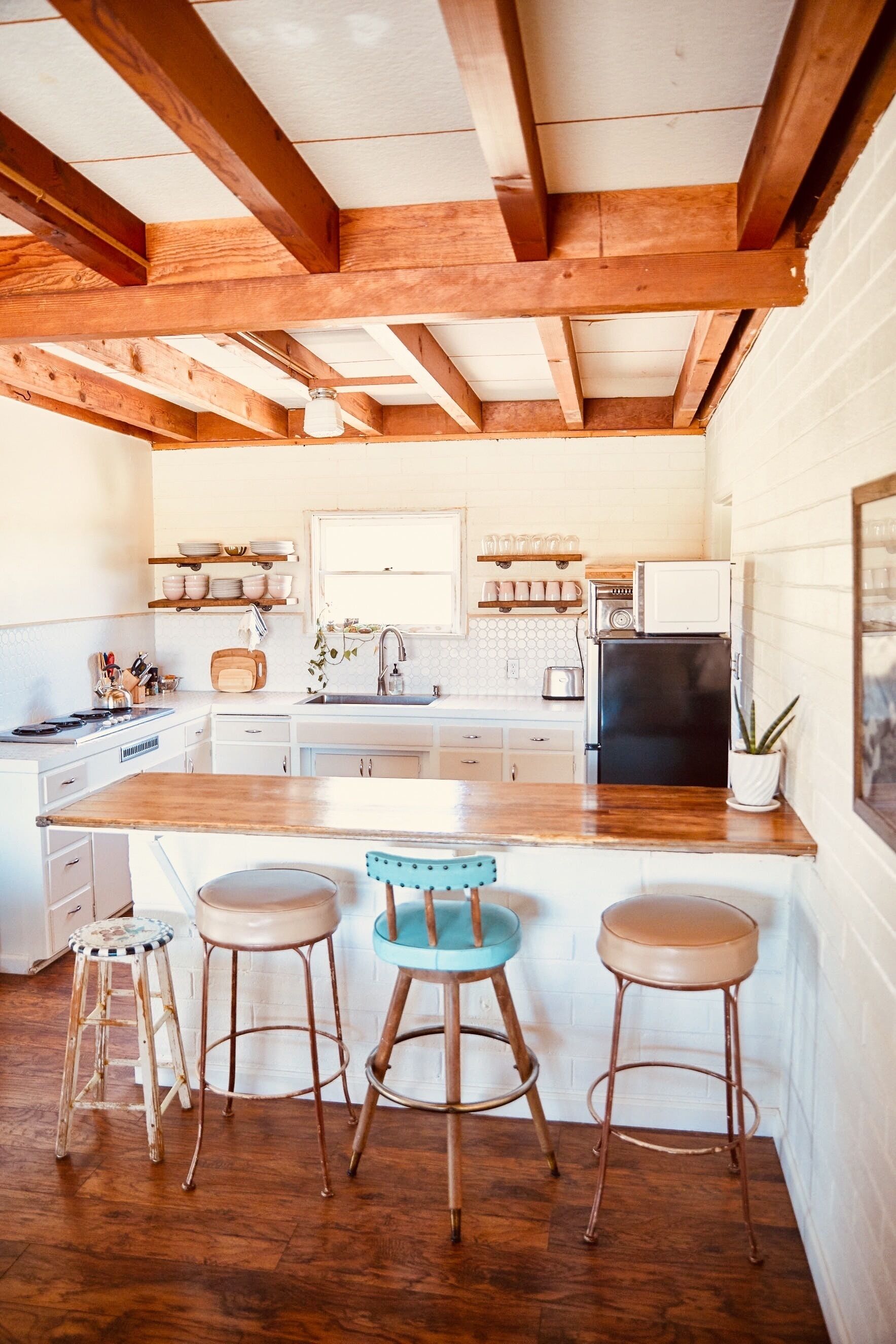 Rancho de Soñadores Mid-Century Brick Cabin w/ Hot Tub