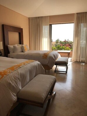 3 bedrooms, in-room safe, iron/ironing board, WiFi