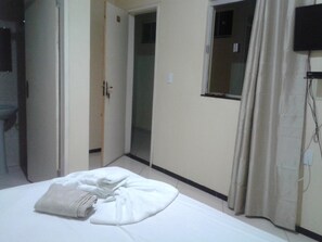 Minibar, blackout drapes, free WiFi, bed sheets - Pousada Central São Benedito (Sao Benedito)