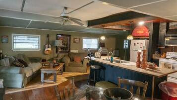 TV, peis og DVD-spiller