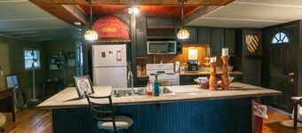 Relaxing Cabin 30 mins from Downtown Memphis with King Bed at Horseshoe Lake