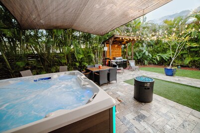 Relax in Coral Terrace, just a quick 5-min drive to Coral gables and UM 