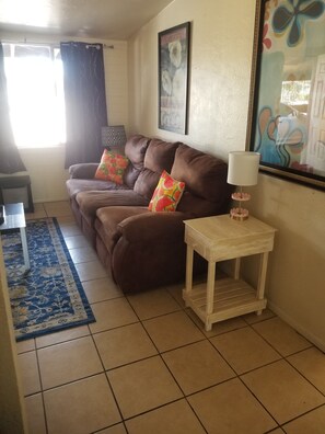 Smart TV, books - TUCSON   DREAMS (Tucson)