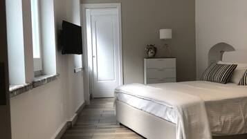 2 chambres, coffres-forts dans les chambres, fer et planche Ă repasser