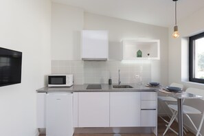 Fridge, microwave, coffee/tea maker, electric kettle