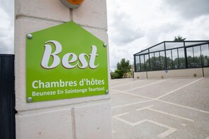 Fachada de la propiedad