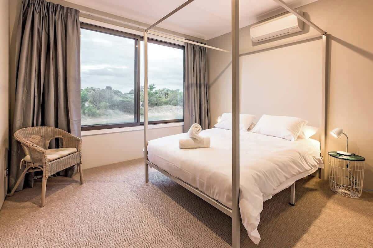 4 habitaciones, tabla de planchar con plancha, wifi y ropa de cama 