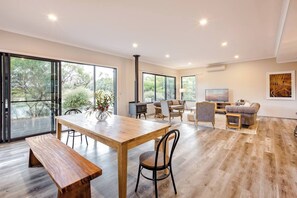 Interior - Bonnie and Piper Lakeside and Wine Country Living (Wilyabrup)