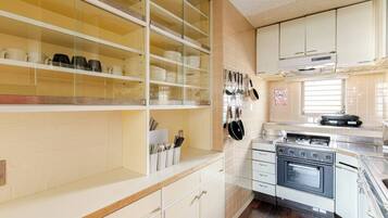 Fridge, microwave, stovetop, cookware/dishes/utensils