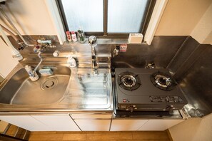 Fridge, microwave, stovetop, cookware/dishes/utensils - Shibamata Taishakuten 10min 2BRWiFiMax4305 - Murata Corpo 305 / Katsushika-ku Tokyo (Katsushika-ku)