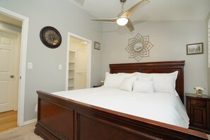 3 bedrooms, iron/ironing board, free WiFi, bed sheets - Adorable House with fireplace in backyard (Santa Clarita)