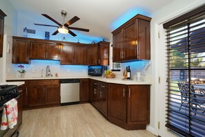 Fridge, microwave, oven, stovetop - Adorable House with fireplace in backyard (Santa Clarita)