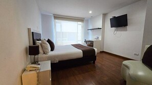 Cubrecamas, minibar, caja de seguridad en la habitación y escritorio 