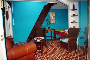 Loft clássico, cozinha | Área de estar | TV de tela plana