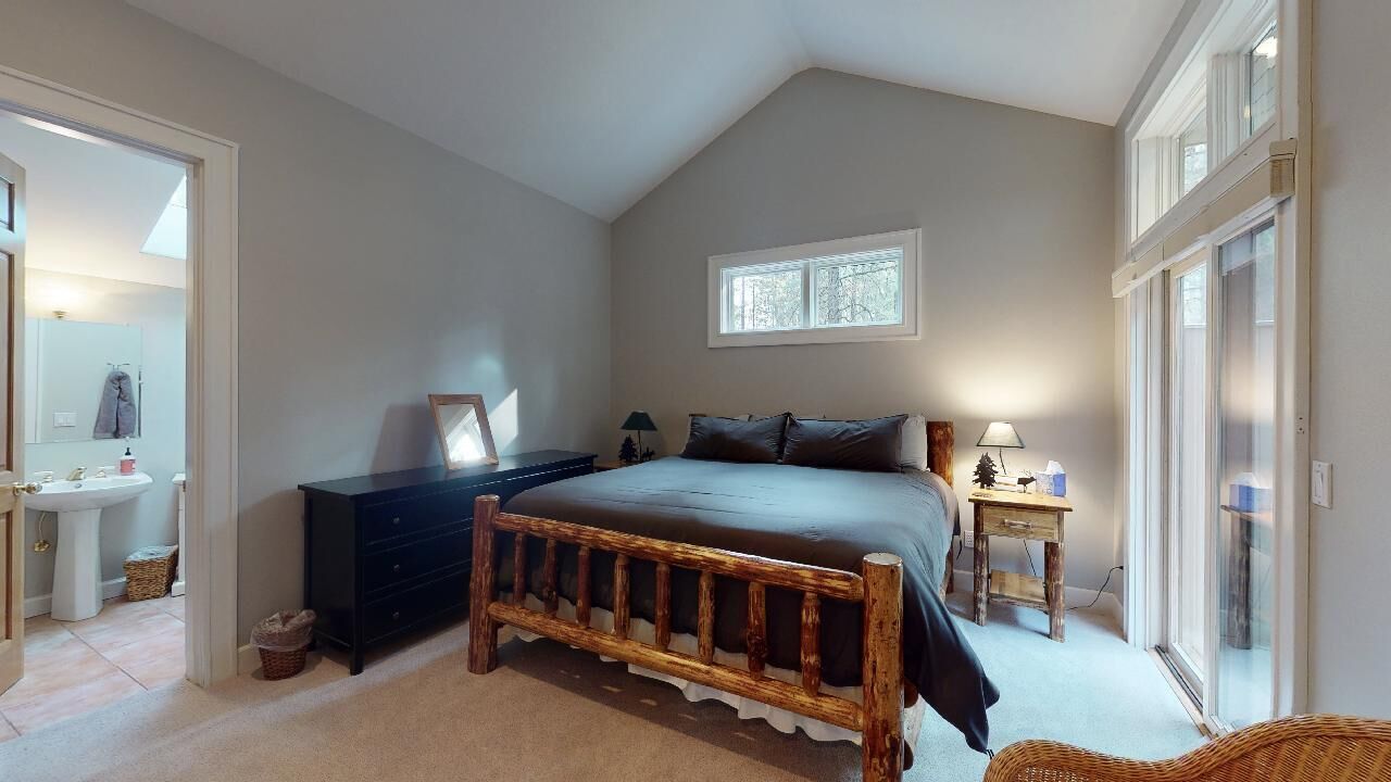 Spacious home w/ two living areas and game room! Walk to Golf & Clubhouse.