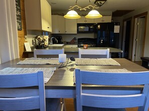 Dining - Cozy Cabin/Near Lake/Sugarloaf/Hike/Snowmobile ATV Access/Fish (Eustis)