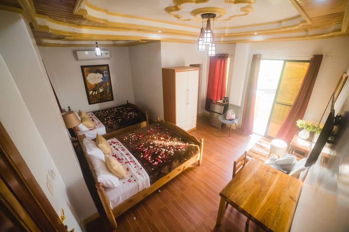 WiFi (free), individually furnished, bed sheets