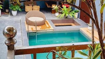 Private pool