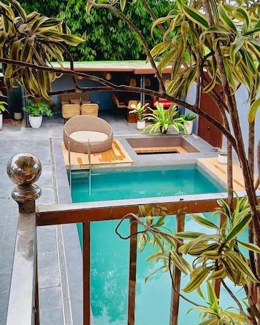Private pool