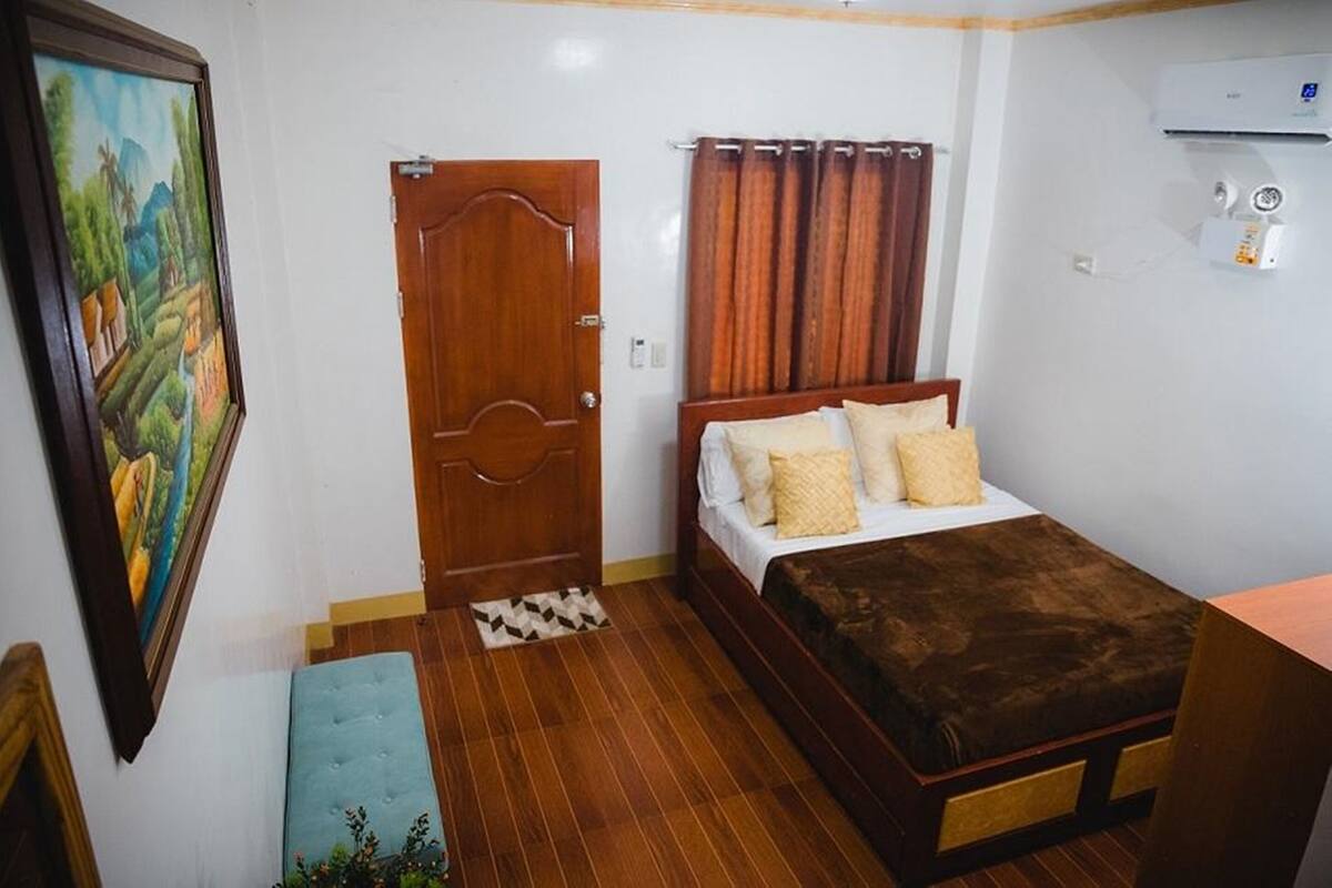 WiFi (free), individually furnished, bed sheets