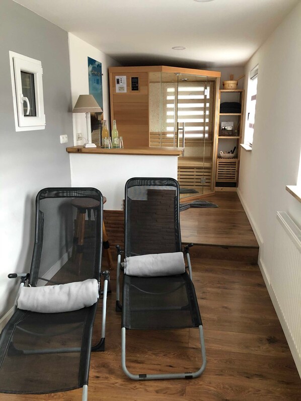 Unclassified image, 1 of 30, button