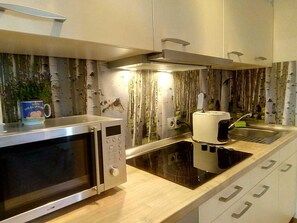 Fridge, microwave, dishwasher, coffee/tea maker