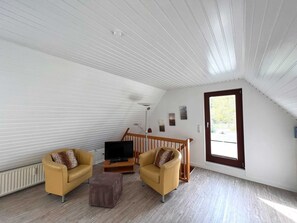 Unclassified image, 5 of 18, button