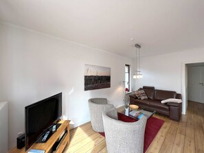 Unclassified image, 4 of 18, button