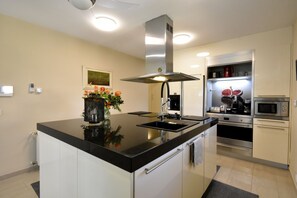 Fridge, microwave, oven, dishwasher