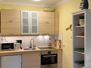 Kühlschrank, Mikrowelle, Ofen