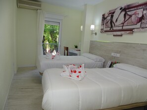 Minibar, soundproofing, free WiFi, bed sheets - El Otero 2 (Guadalajara)