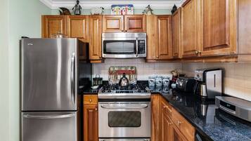 Rumah | Dapur pribadi | Lemari es, microwave, oven, dan kompor