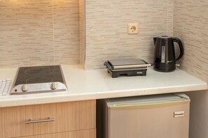 Fridge, microwave, oven, coffee/tea maker - Alexatos Studios - Traditional & On Budget (Kefalonia)