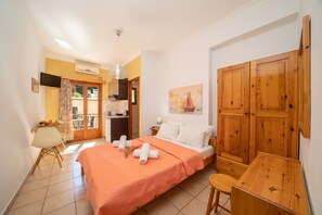 1 bedroom, iron/ironing board, travel cot, free WiFi