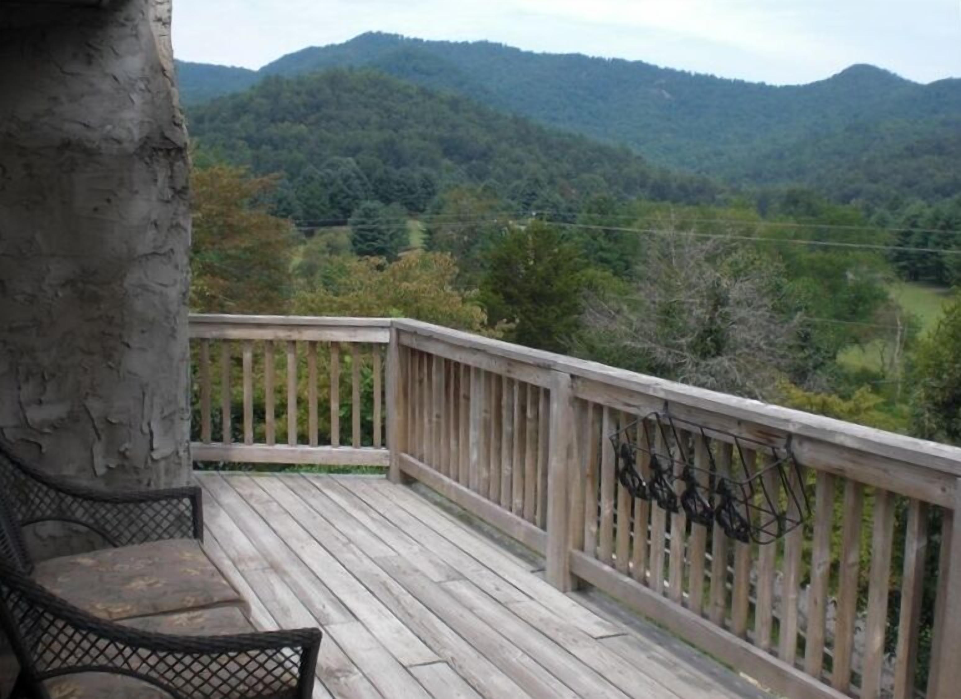 enjoy your moring coffee on the upstairs deck with the 180 degree mountain views