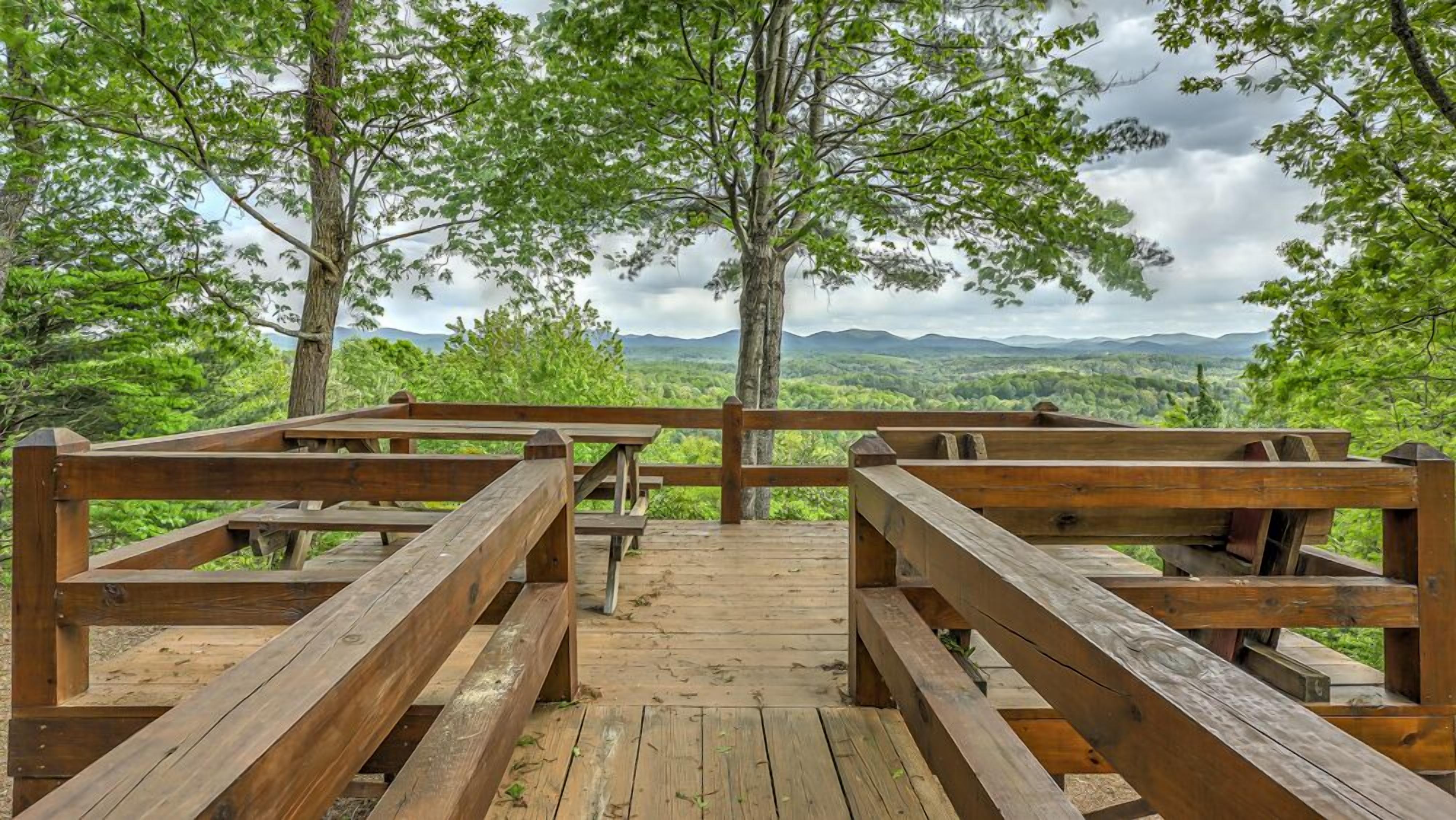 Eagles Nest- Pet Friendly | Screened Porch | Hot Tub | My Mountain