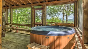 Indoor spa tub - Eagles Nest- Pet Friendly | Screened Porch | Hot Tub | My Mountain (Morganton)