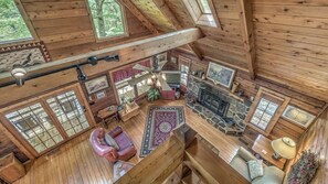 TV, peis, fotballspill og bøker