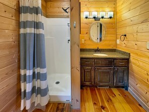 Shower, jetted tub, hair dryer, towels