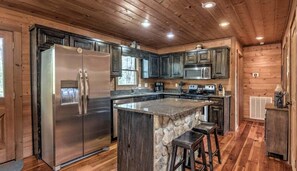 Fridge, microwave, oven, stovetop - Daze Off- Spectacular Views | Large Hot Tub | Outdoor Fire Pit (Morganton)