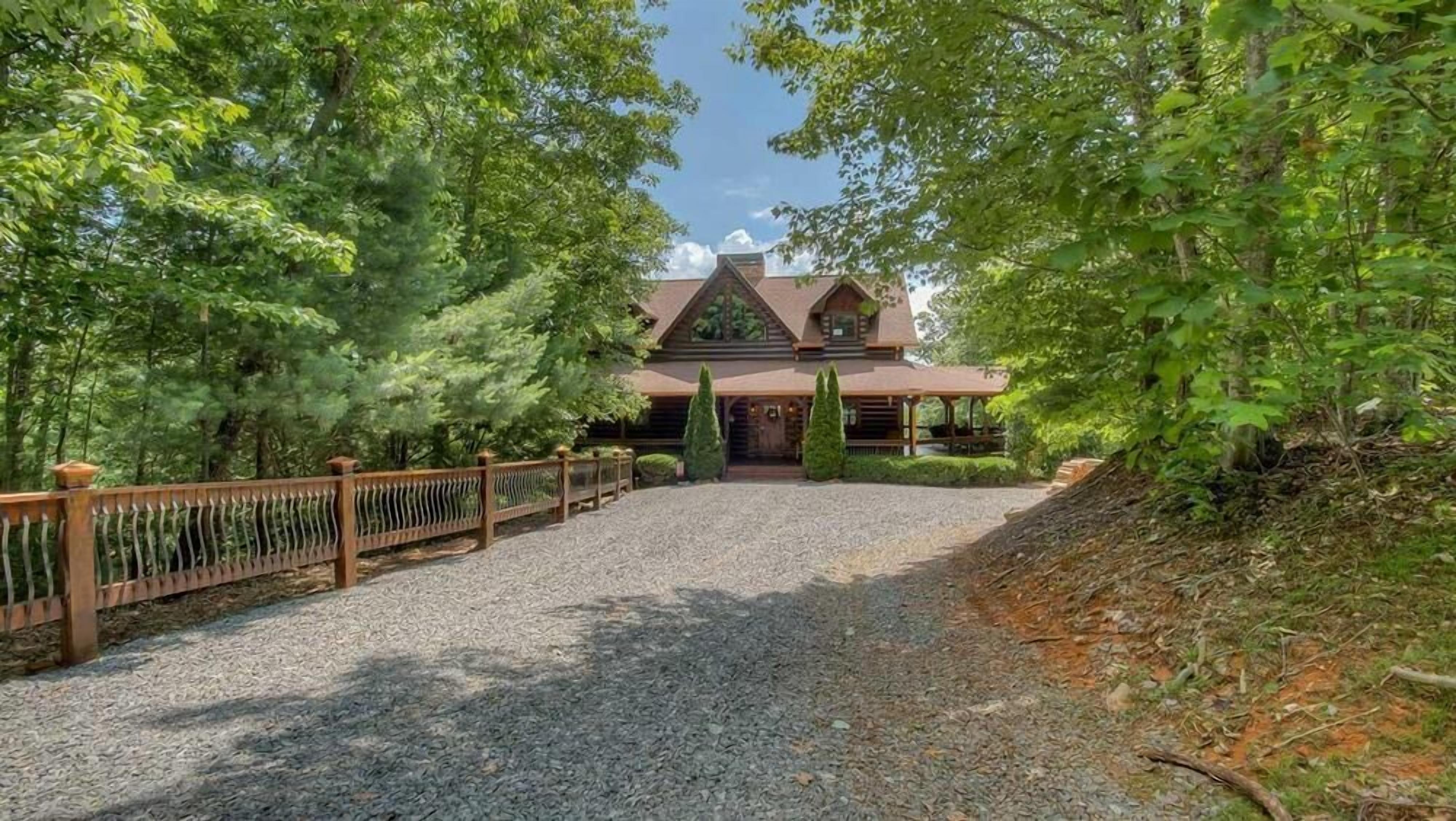 Endless View Lodge- Ellijay | Outdoor Living | Gourmet Kitchen