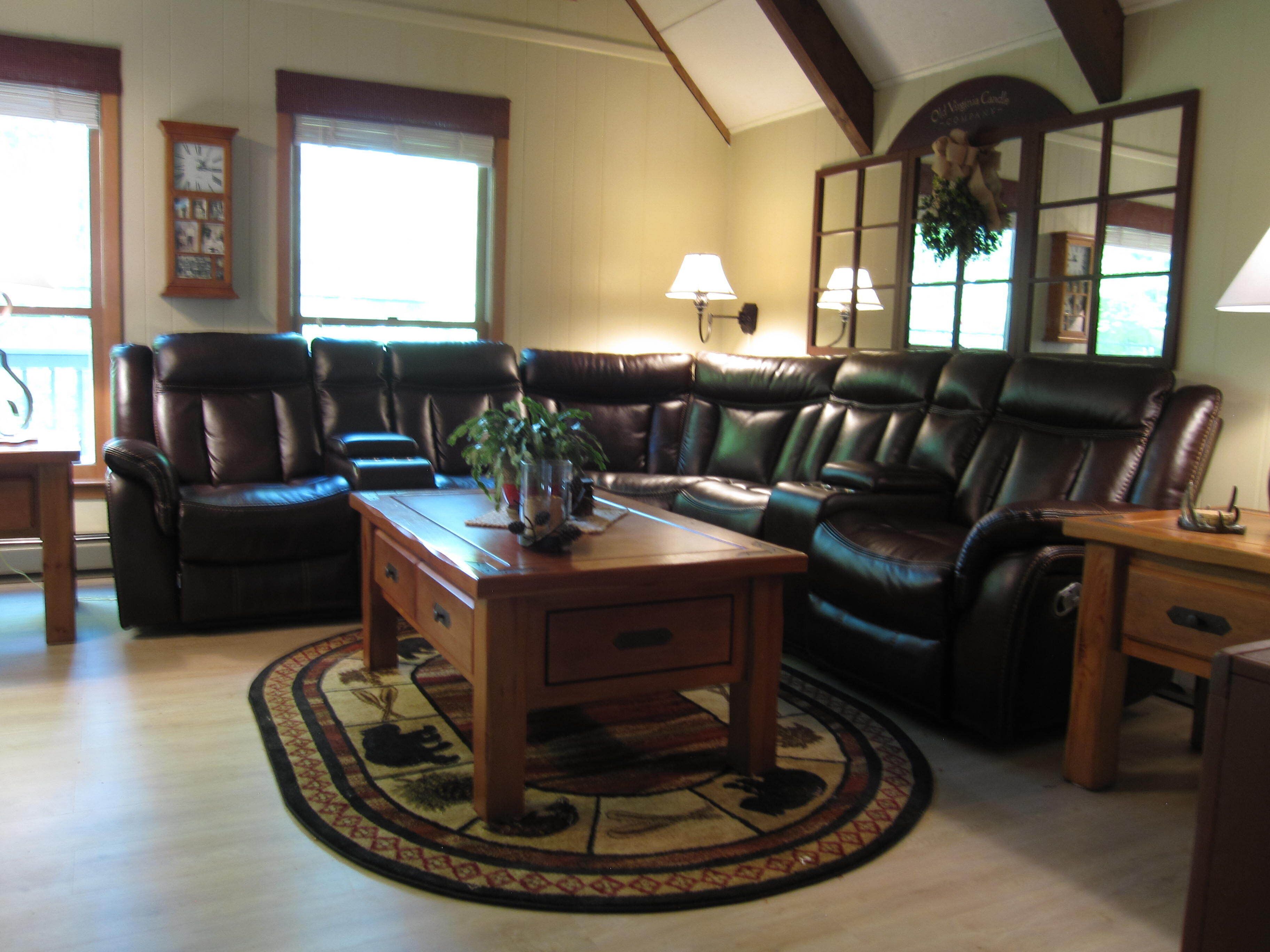 Fire Pit Chalet minutes to the slopes, tennis courts pool and golf.