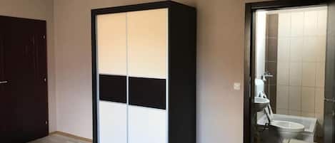 1 室のベッドルーム、WiFi